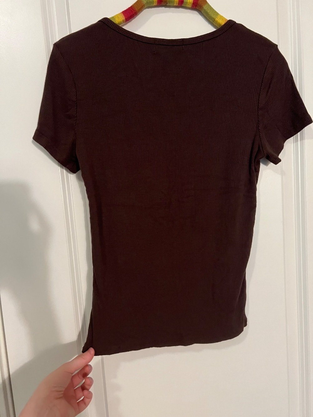 Simple Brown Scoop-Neck Ribbed Tee - Picture 4 of 5